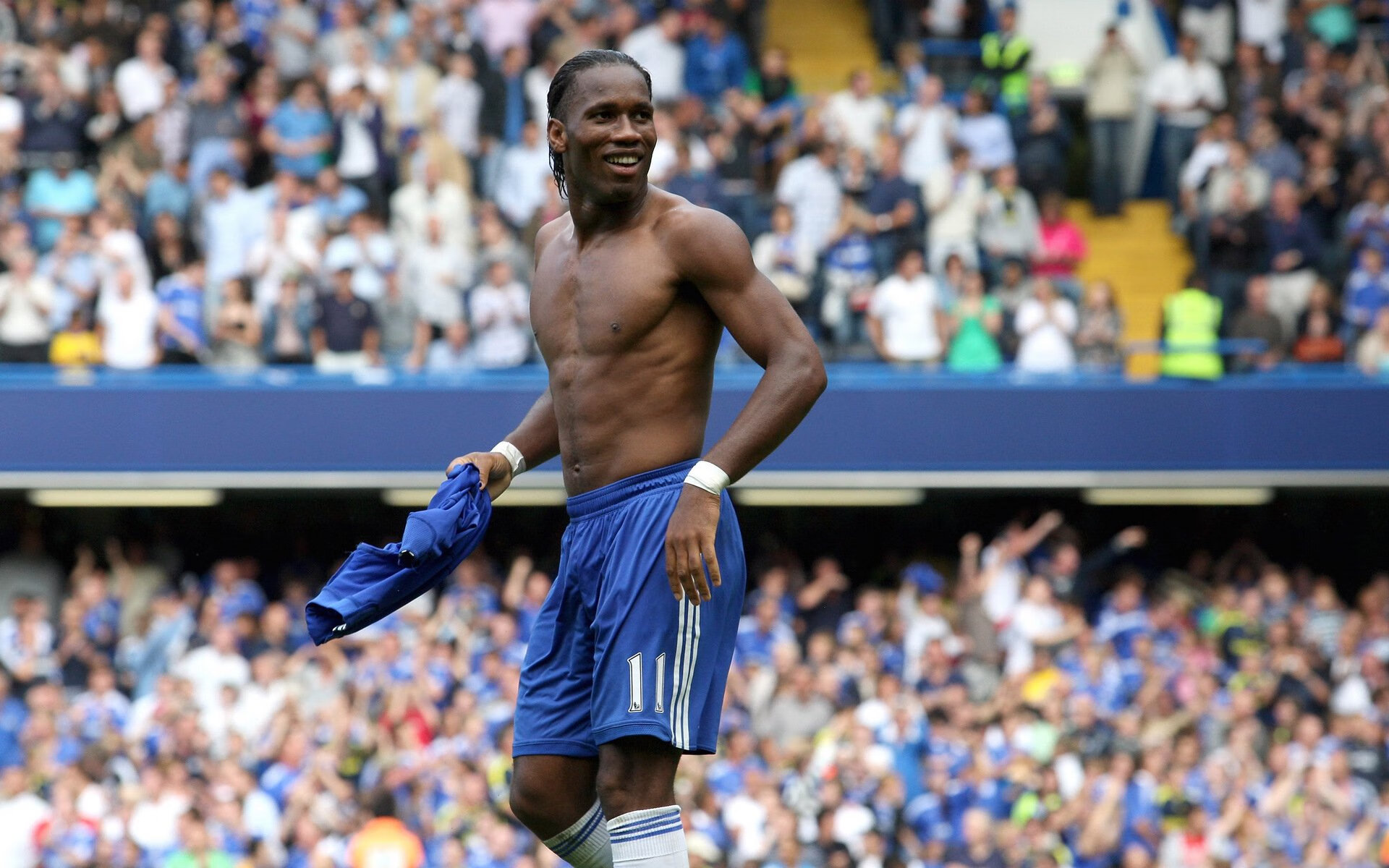 双重奏鸣，利物浦逆转曼城的足球史诗与基耶萨东决接管比赛的篮球传奇