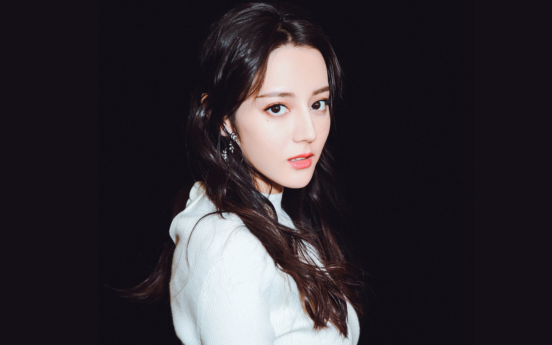 双重焦点，从伯纳乌的声浪到多哈的博弈，当足球与地缘政治共享头条