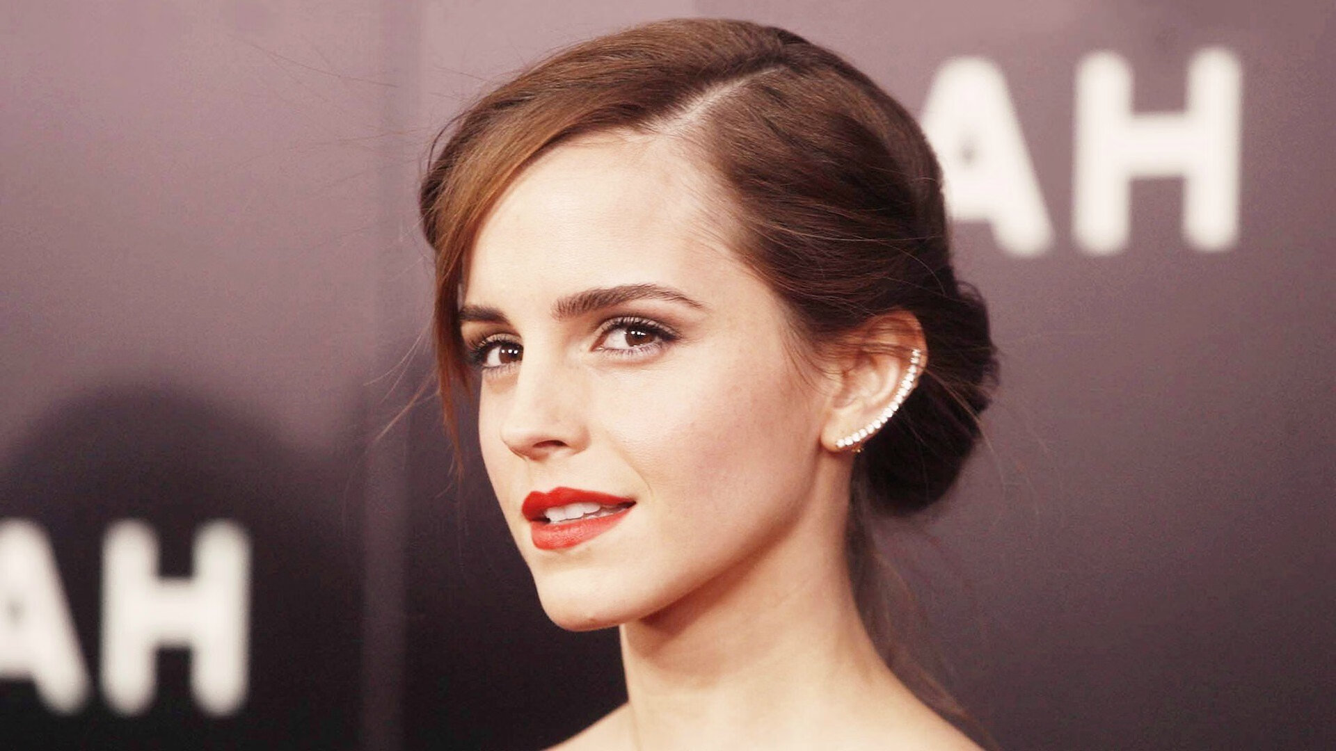 罗德里戈帽子戏法助曼城4-0击溃曼联,德比战彰显王者风范