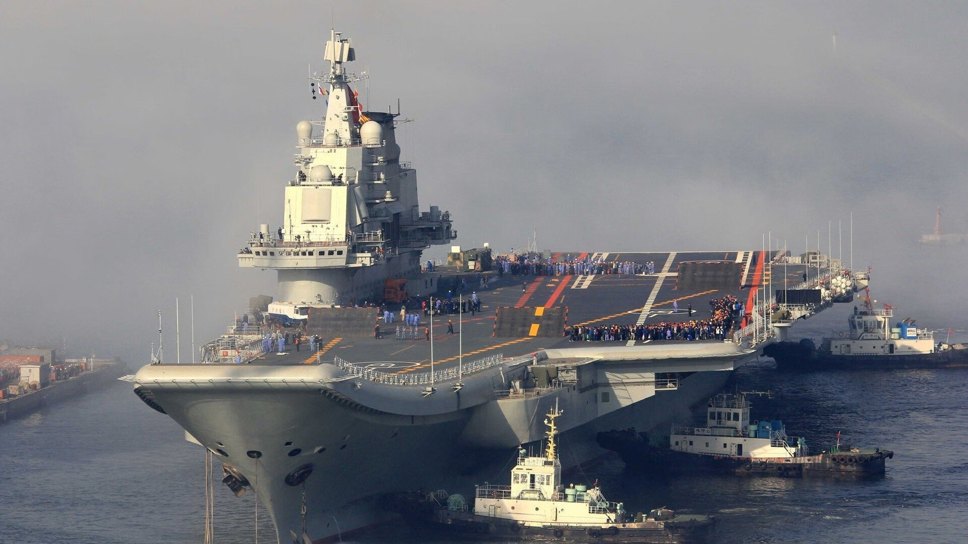 您提供的组合非常有趣—加纳(国家队)与佛罗伦萨(意大利俱乐部)在常规语境下并非直接对手。这赋予了创作极大的想象空间,我们可以将其视为一场具有象征意义的穿越对决,或是一次艺术与力量的对话