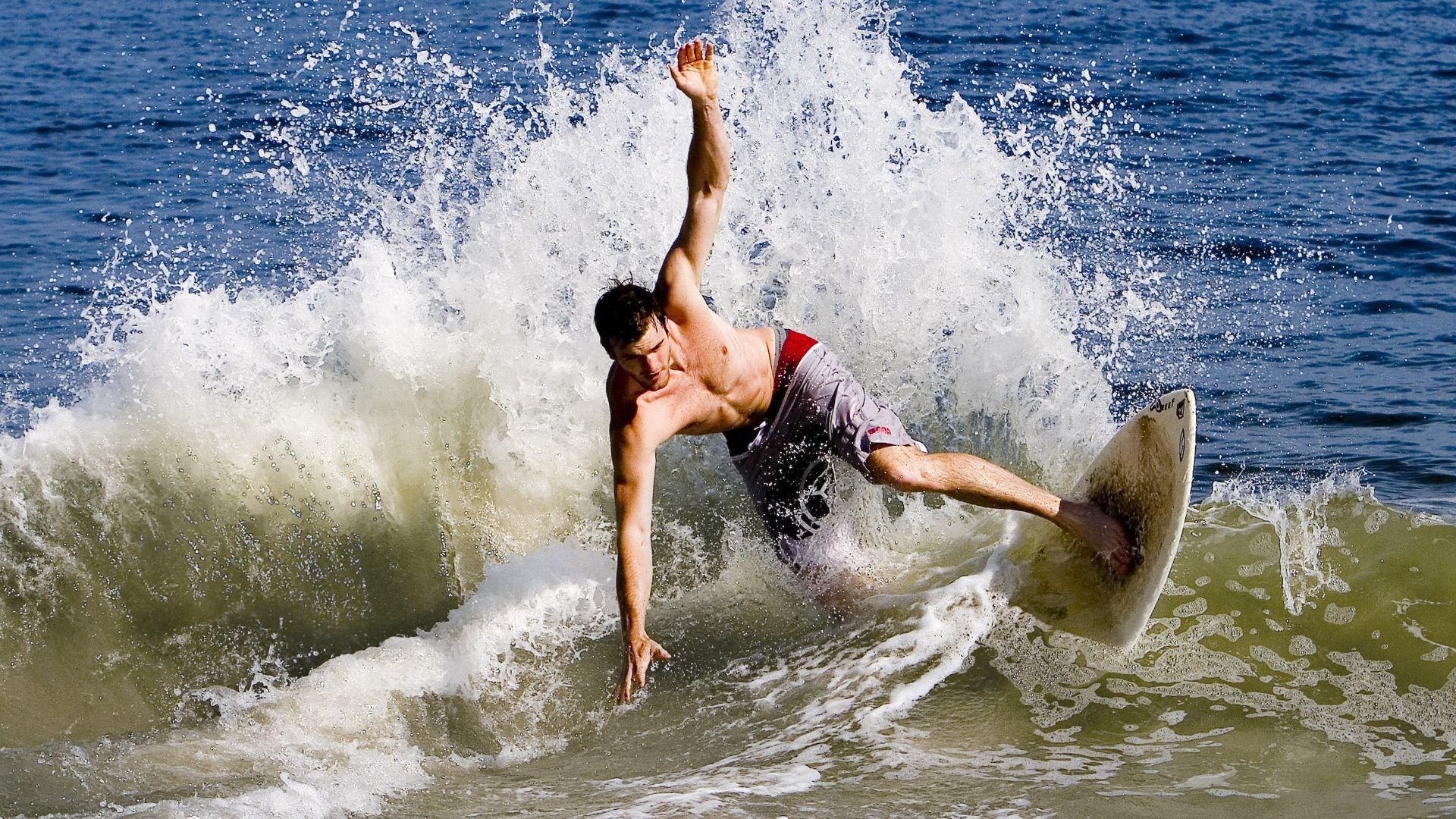 围场铁闸，戈贝尔式的防守如何主导F1年度争冠之夜